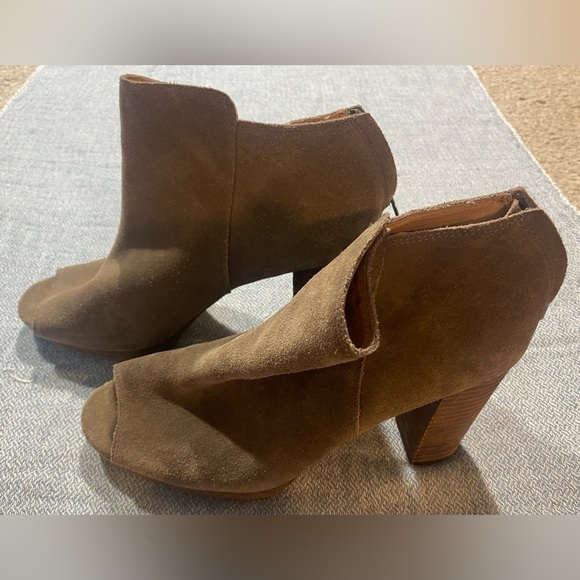 Corso Como Brown Suede Leather Booties, Size 8M, Peep Toe, Zip Back, 4” Heel - Picture 2 of 9